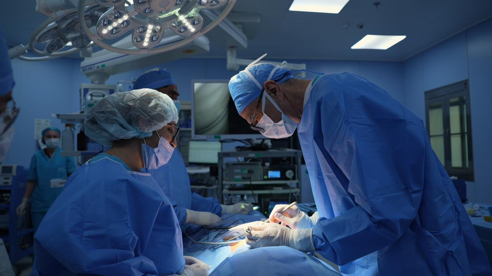 نجاح أول عملية تجميد مبيض في الإمارات لطفلة مصابة بسرطان الدم