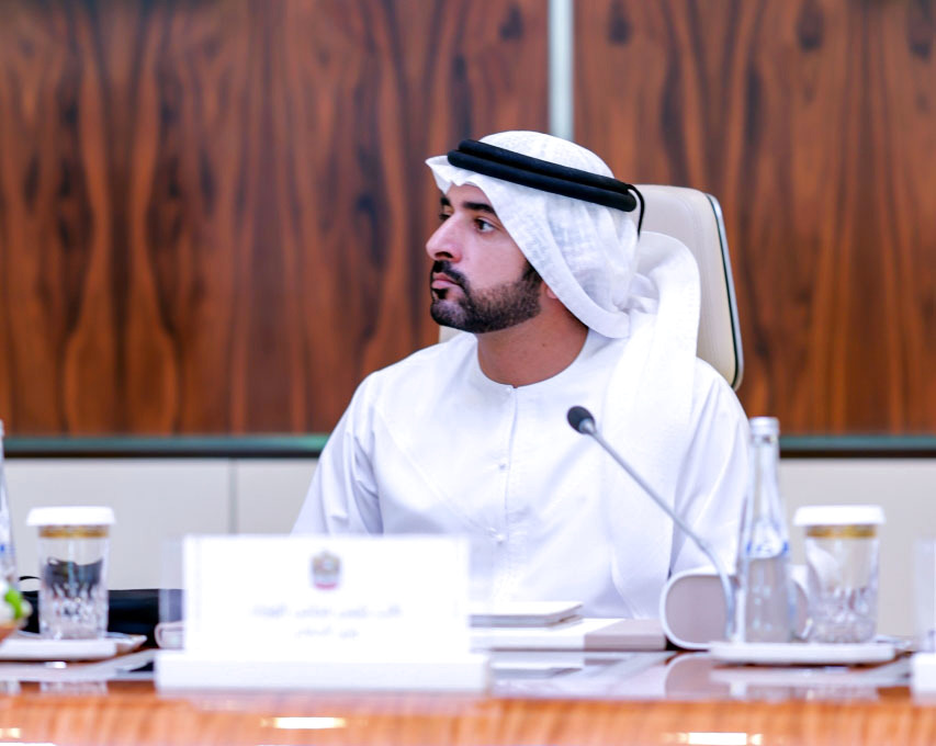 "حمدان بن محمد خلال الاجتماع"