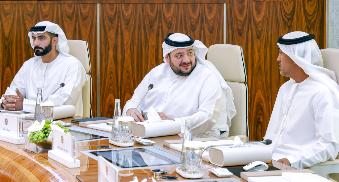 "سالم القاسمي ومحمد السويدي ومحمد المزروعي"