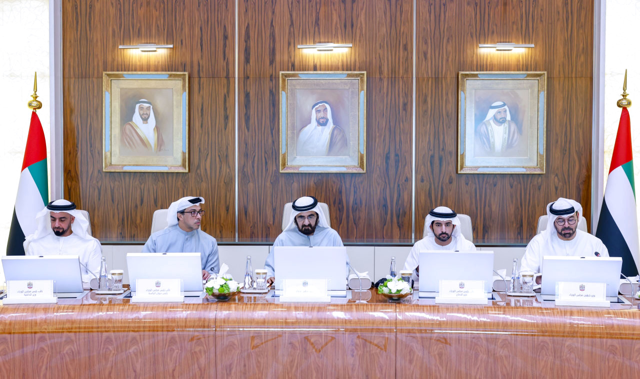 "محمد بن راشد مترئساً اجتماع مجلس الوزراء بحضور منصور بن زايد وحمدان بن محمد وسيف بن زايد ومحمد القرقاوي"