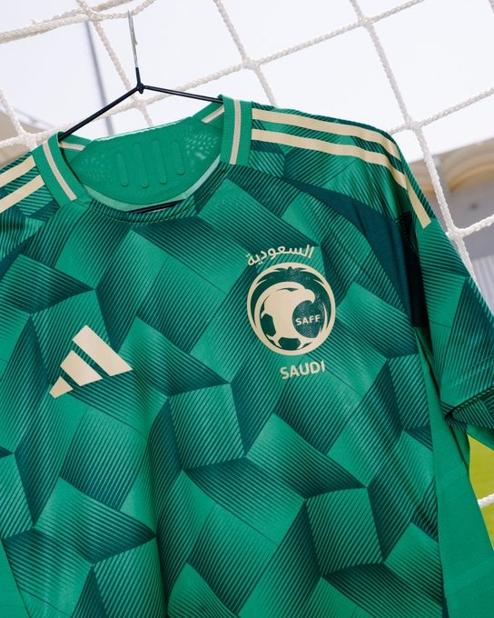 نيوم تلهم الأخضر.. الكشف عن القميص الجديد لمنتخب السعودية