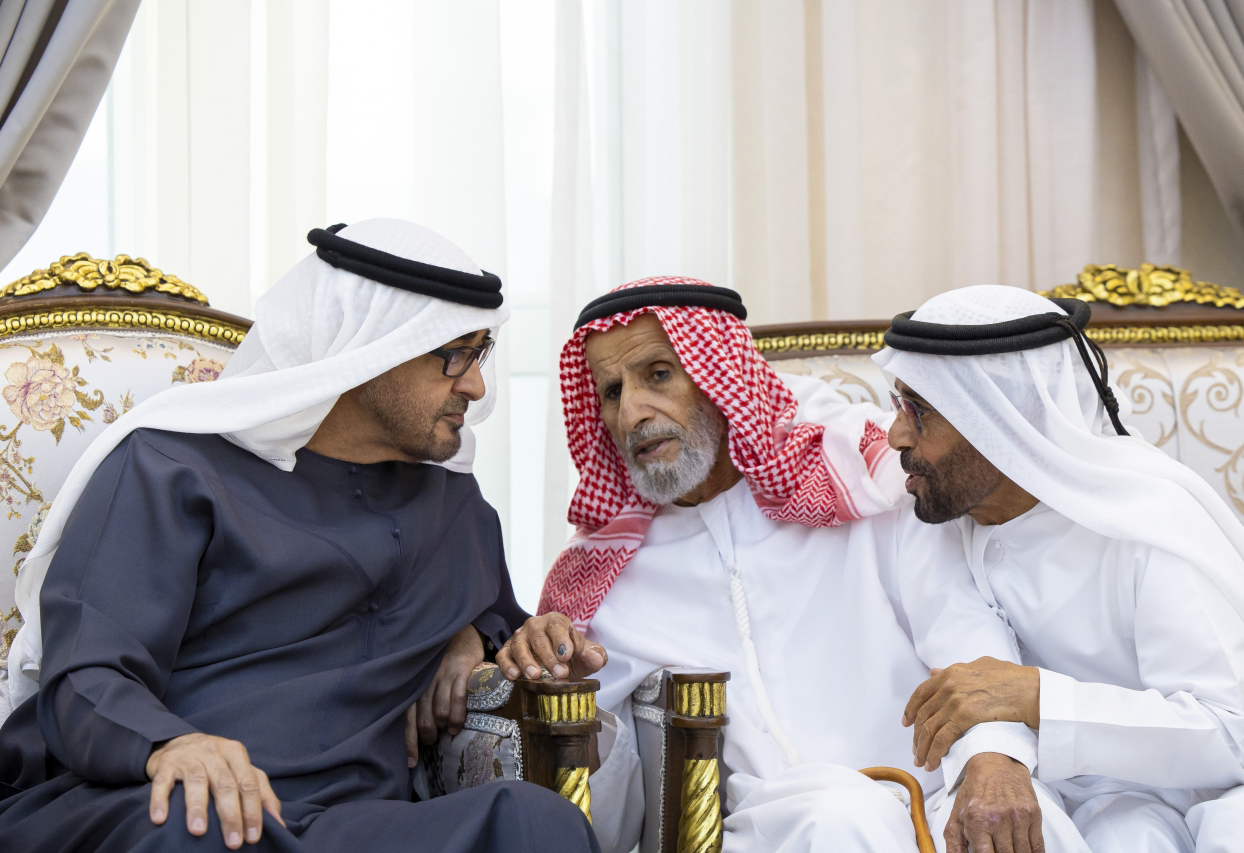 "محمد بن زايد معزياً محمد الخييلي وخليفة الخييلي"