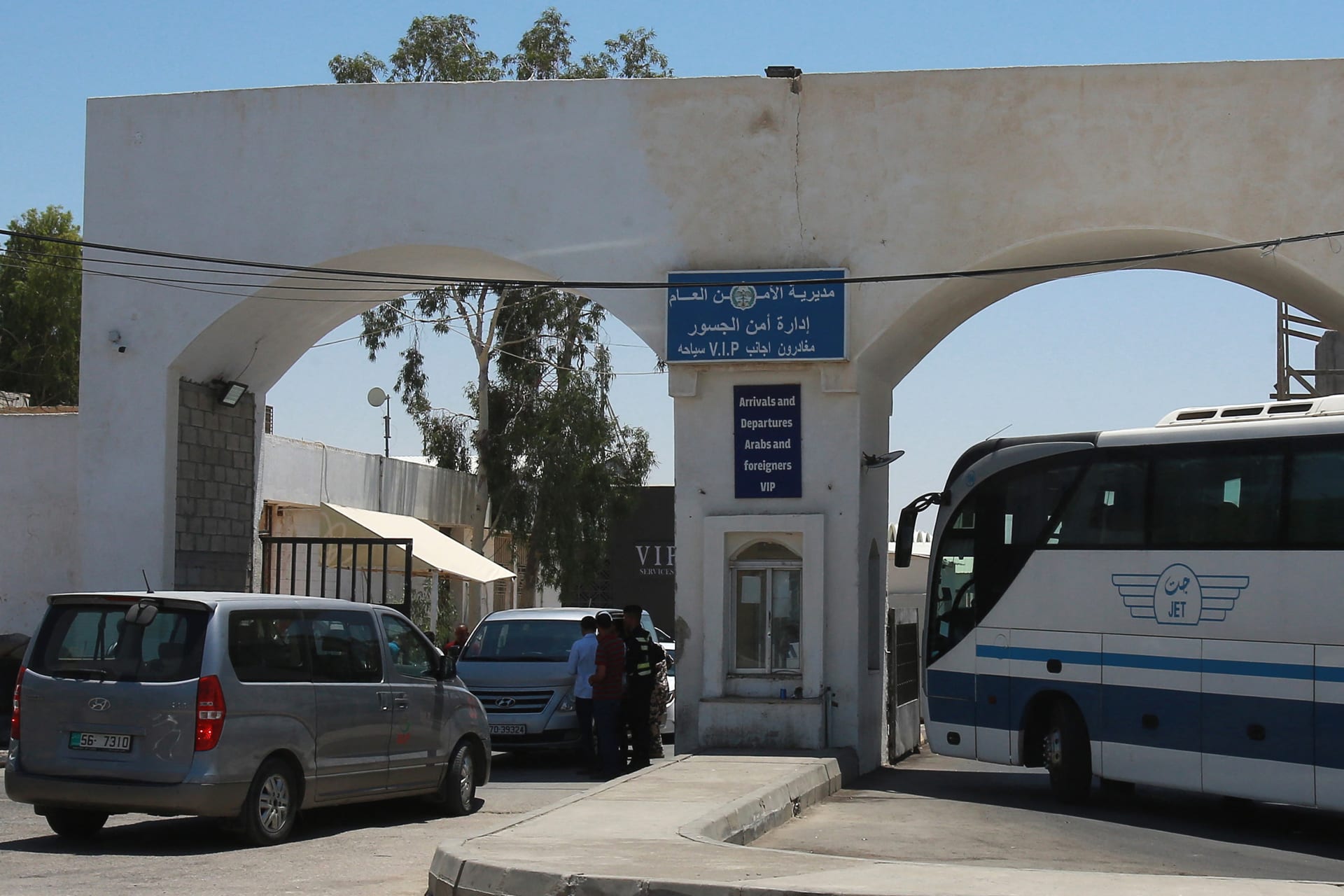 الأردن يعلن إغلاق جسر الملك حسين حتى إشعار آخر