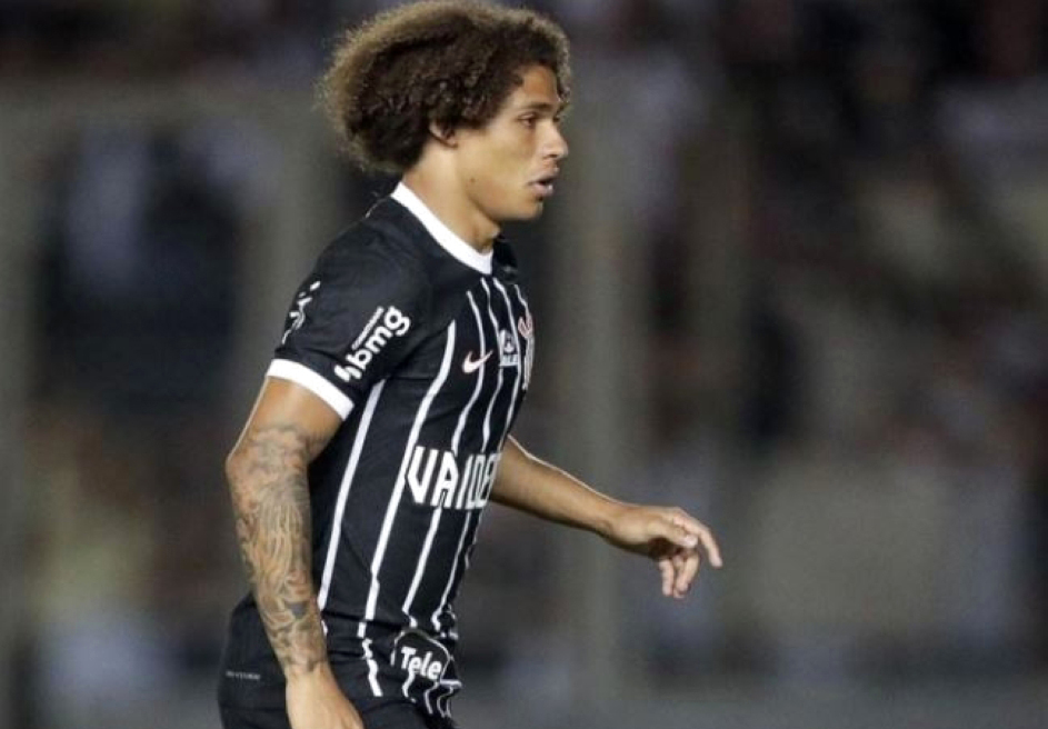 برازيلي جديد للشارقة وخانة واحدة متبقية للأجانب