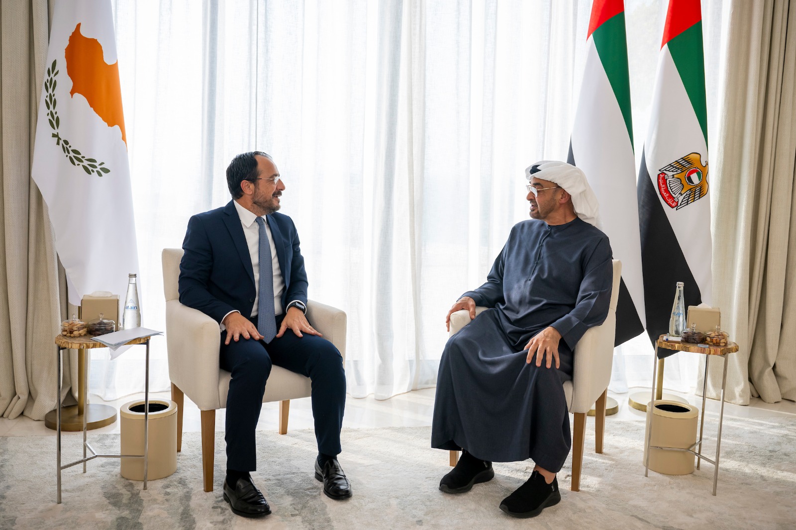 محمد بن زايد: حريصون على تعزيز التعاون في الدعم الإنساني لغزة مع مختلف الأطراف بالعالم