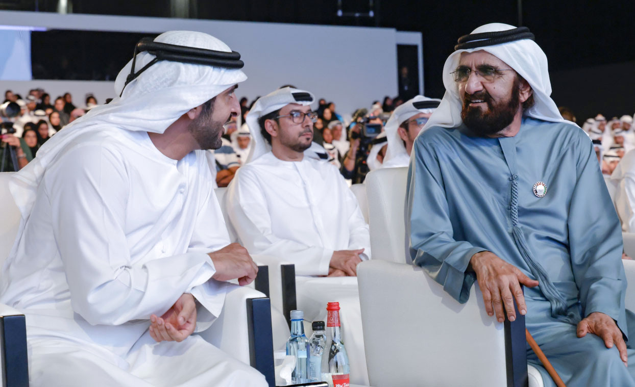 "محمد بن راشد في حديث مع حمدان بن محمد خلال الاحتفال"