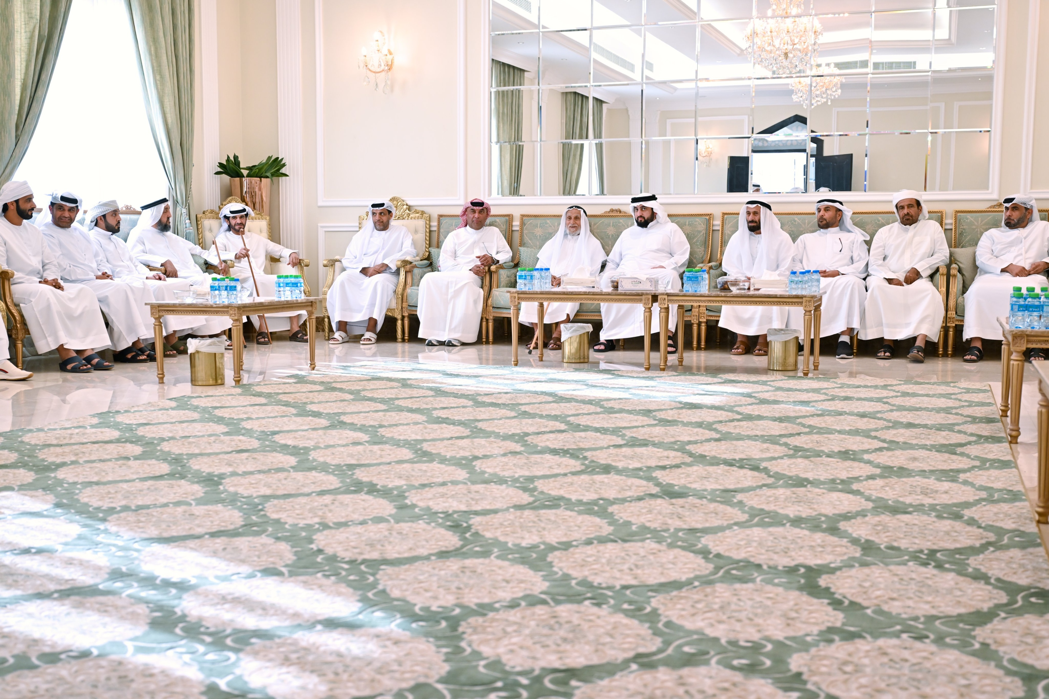 "أحمد بن محمد خلال تقديم واجب العزاء في وفاة زوجة أحمد المنصوري | تصوير: محمد هشام ووام"
