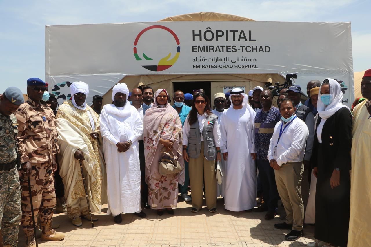 "لانا نسيبة وقادة المجتمع المدني السوداني ومسؤولو الأمم المتحدة خلال تفقّد مستشفى الإمارات في تشاد"