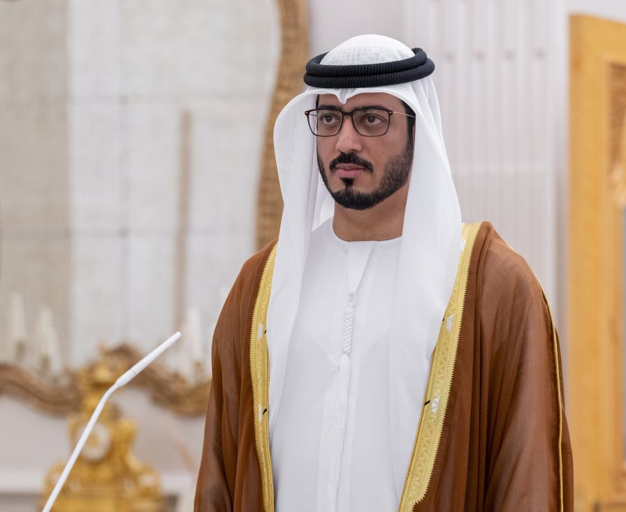 "أحمد المحمود خلال أدائه اليمين القانونية"