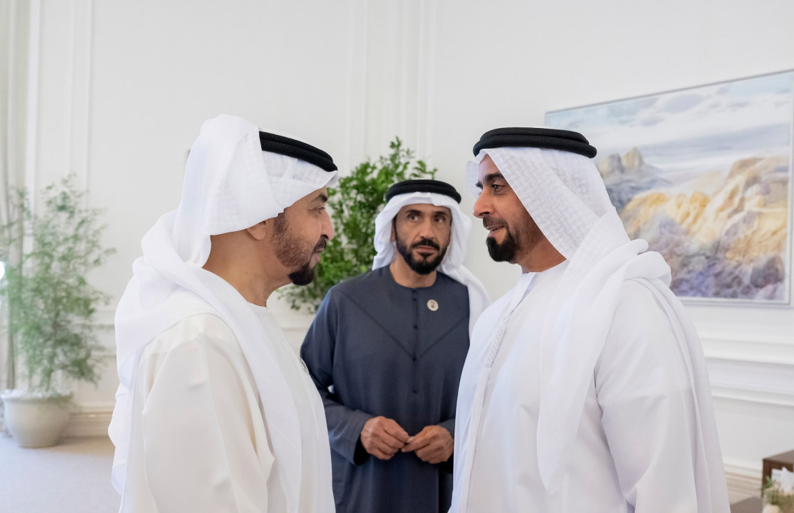 "حمدان ونهيان وسيف بن زايد"
