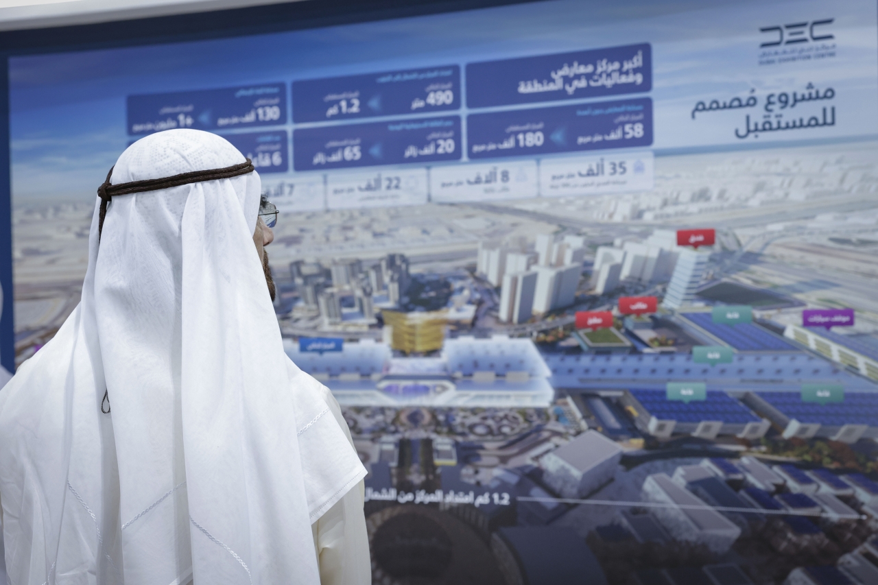 سموه يطلع على تصميم وبيانات مشروع توسعة مركز دبي للمعارض
