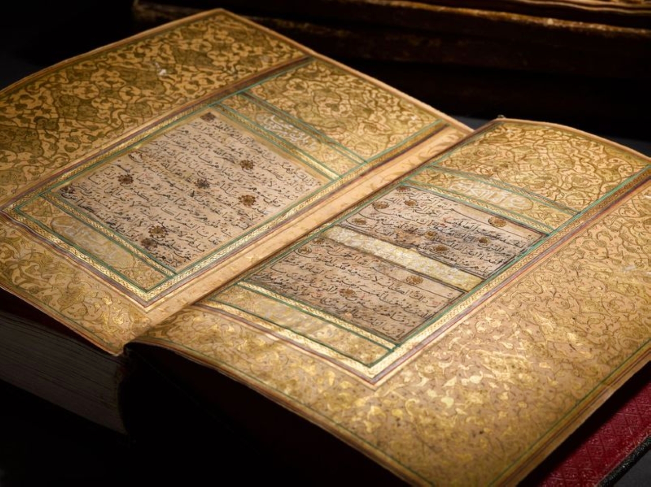 روائع الفنون والمخطوطات الإسلامية تتألق في دبي
