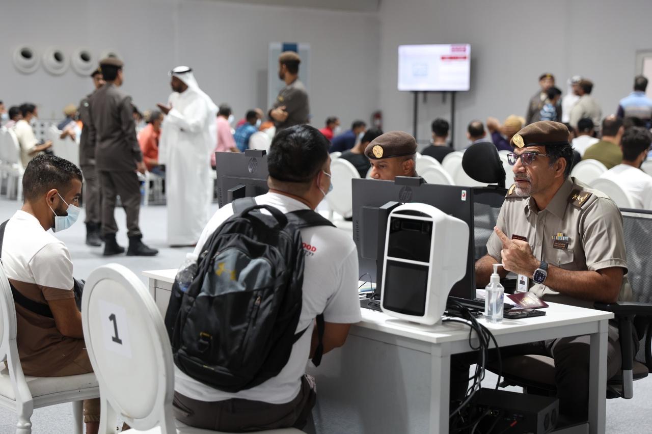 "حملة تصحيح الوضع".. إقامة دبي تنجز 19.7 ألف معاملة تعديل وضع و7400 تصريح مغادرة منذ بدء المهلة