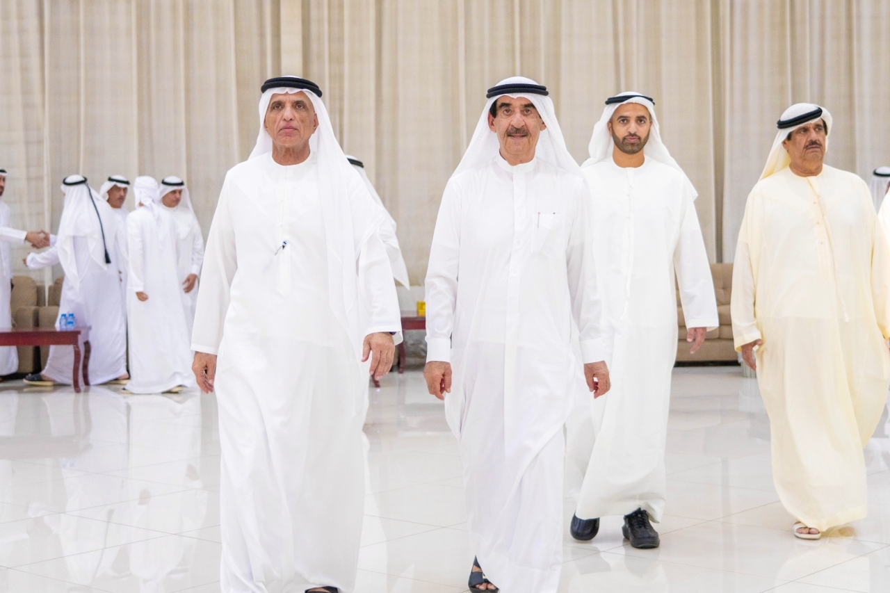 سعود المعلا متقبلاً التعازي من سعود بن صقر بحضور محمد بن سعود وحميد المعلا | وام