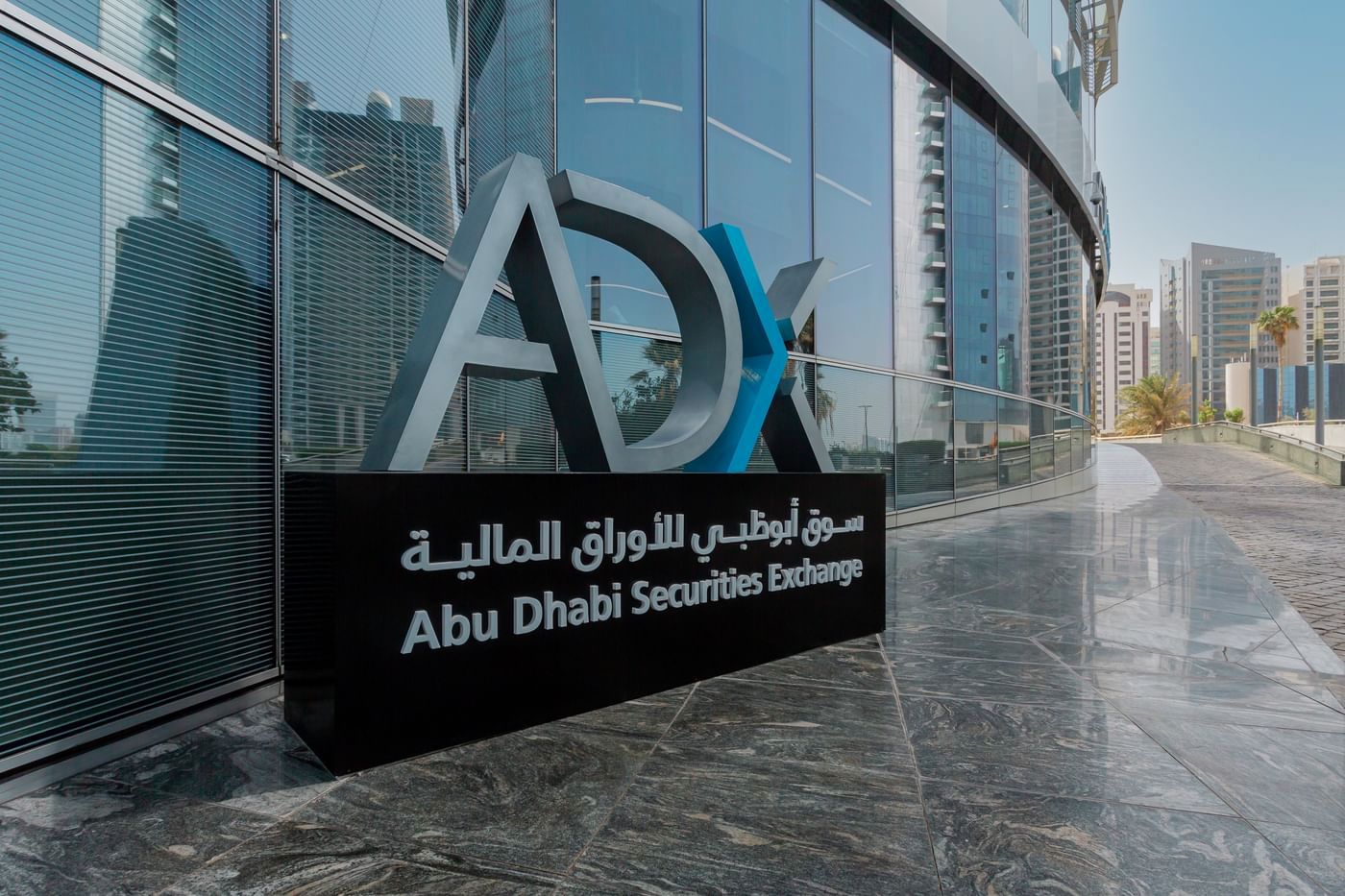 تداول «سبيس 42» غداً في أبوظبي بعد اندماج «الياه سات» و«بيانات»