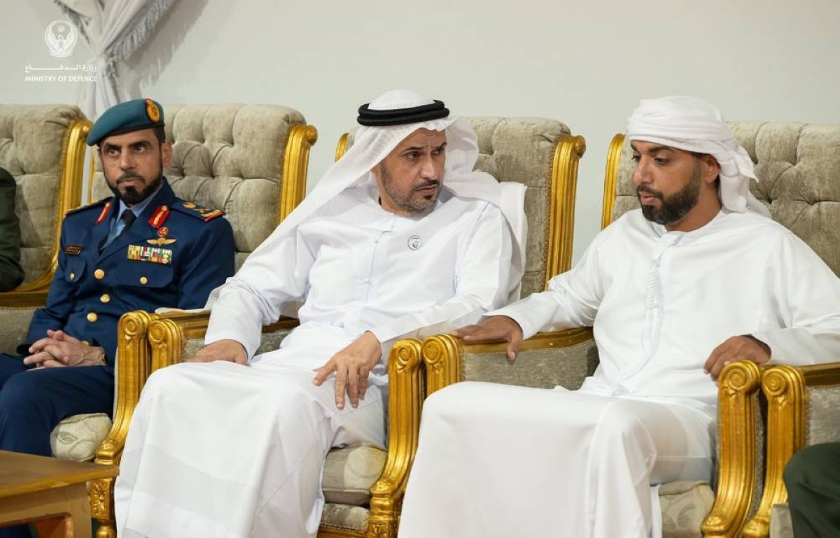 ضباط وزارة الدفاع يقدمون واجب العزاء إلى أسر شهداء الوطن