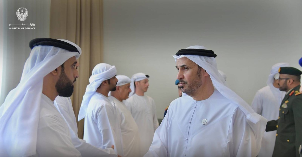 ضباط وزارة الدفاع يقدمون واجب العزاء إلى أسر شهداء الوطن