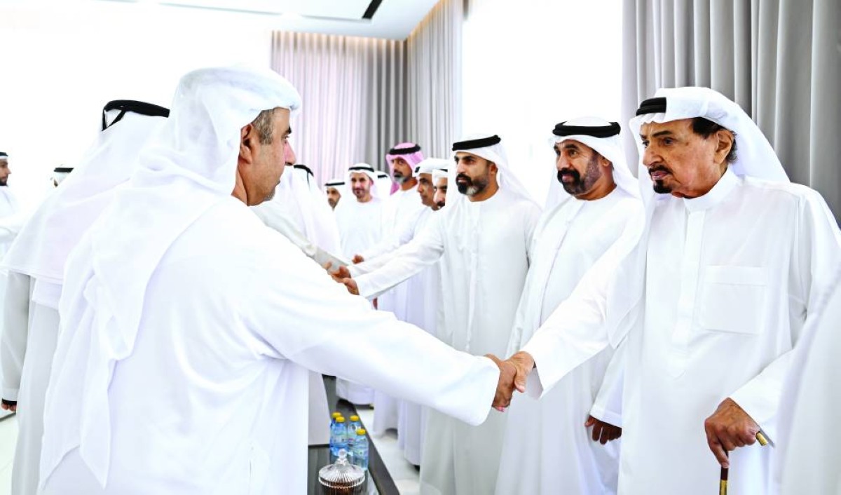 حميد النعيمي وعمار بن حميد خلال تقديم واجب العزاء لأسر شهداء الوطن