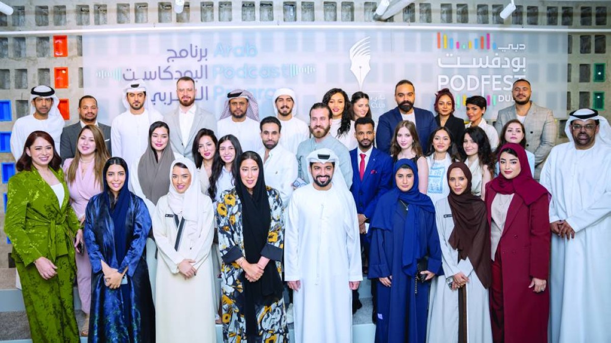 منى المري متوسطة الخريجين