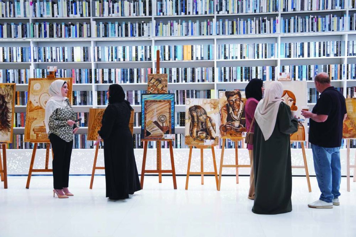 المكتبة احتضنت معرضاً فنياً احتفاء باليوم العالمي للقهوة