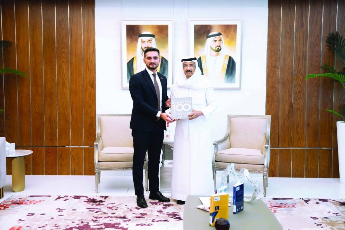 محمد المر وأليكسي جالديبين خلال الزيارة |