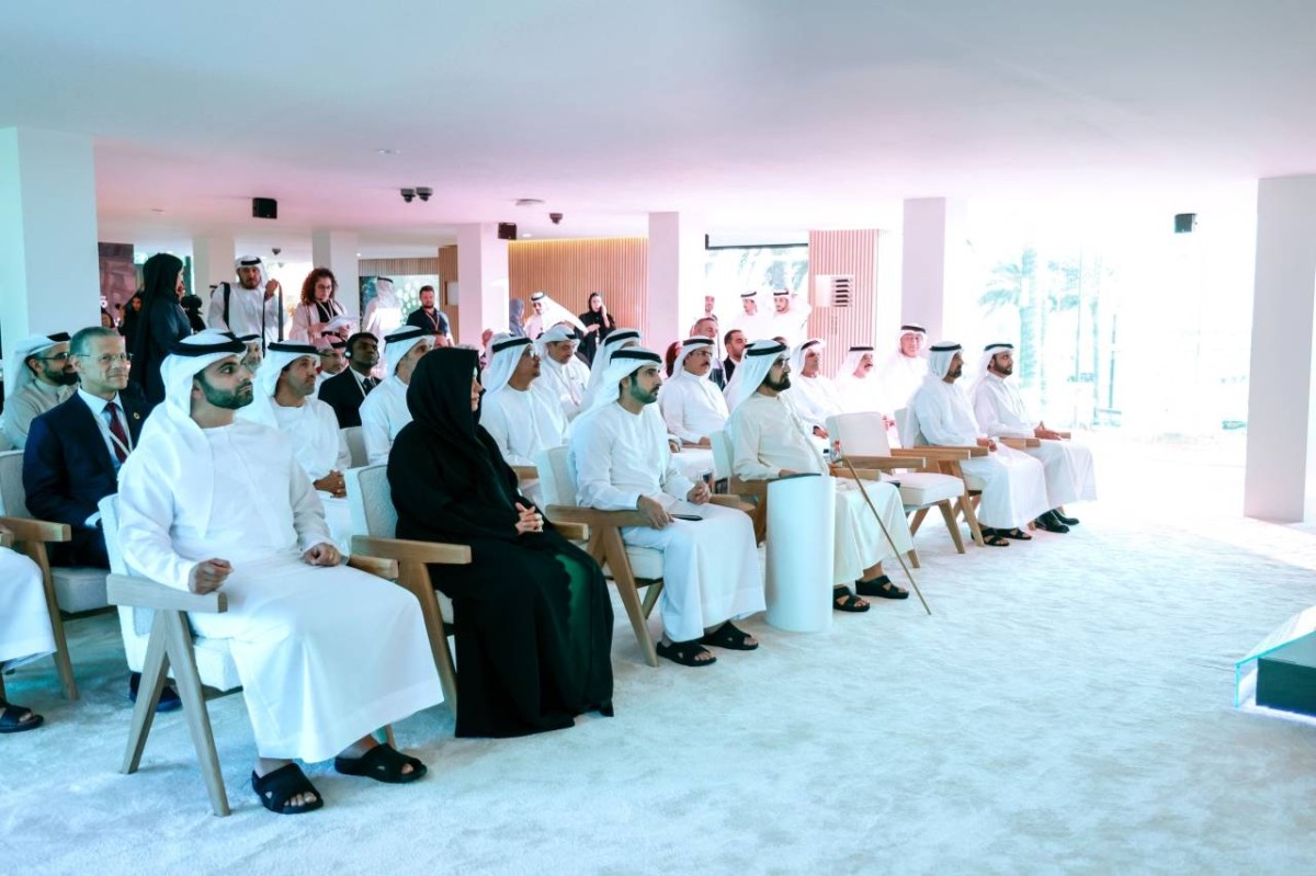 محمد بن راشد خلال اعتماد المخطط الجديد لـ«مدينة إكسبو دبي» بحضور حمدان بن محمد وأحمد بن سعيد ومنصور بن محمد ولطيفة بنت محمد ومحمد الشيباني وعبدالله المري ومطر الطاير وسلطان بن سليم وسعيد الطاير وداوود الهاجري وهلال المري