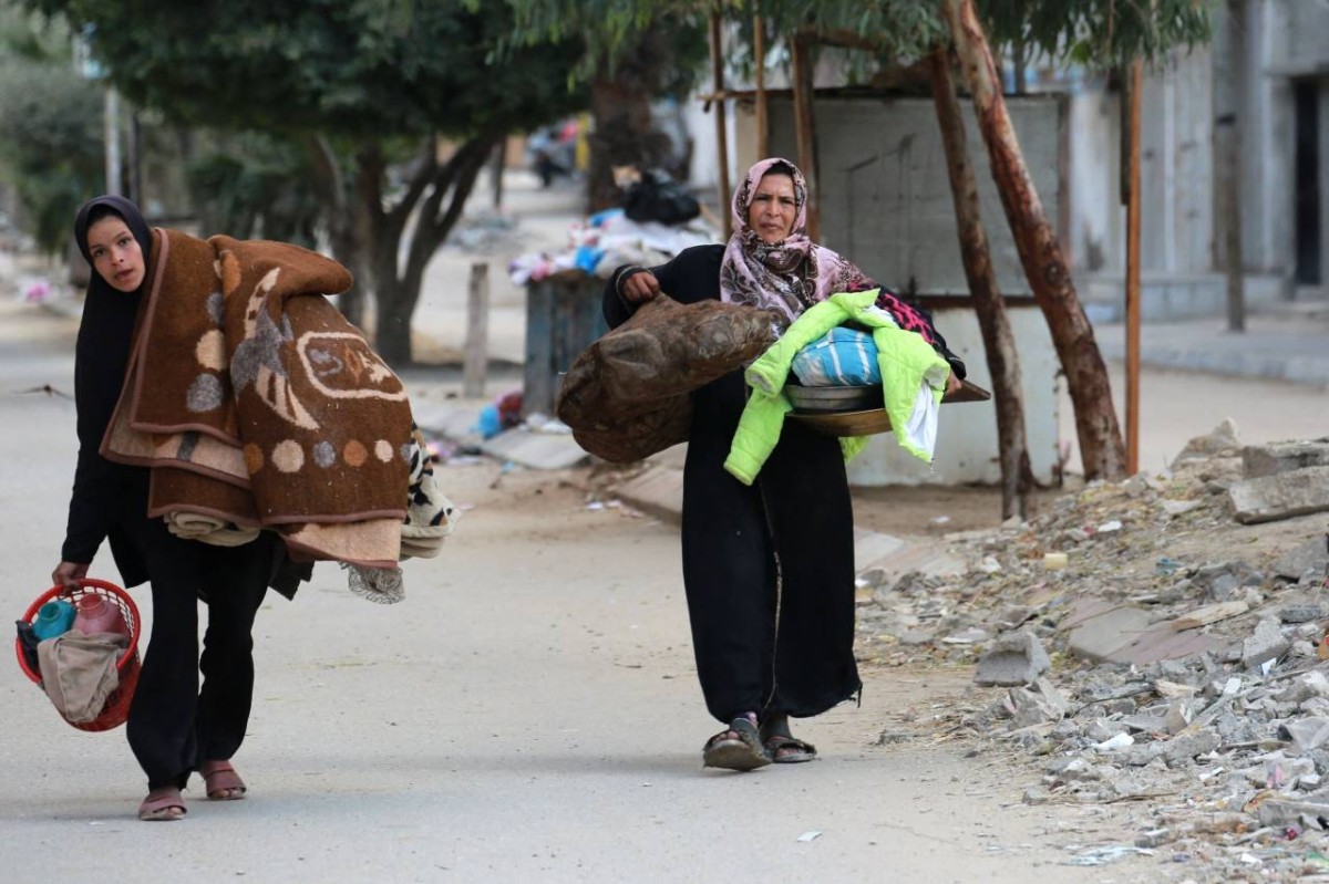 عائلات فلسطينية تغادر شمال غزة نحو مخيم النصيرات في وسط القطاع