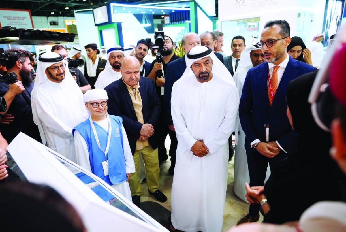 أحمد بن سعيد خلال افتتاح المعرض