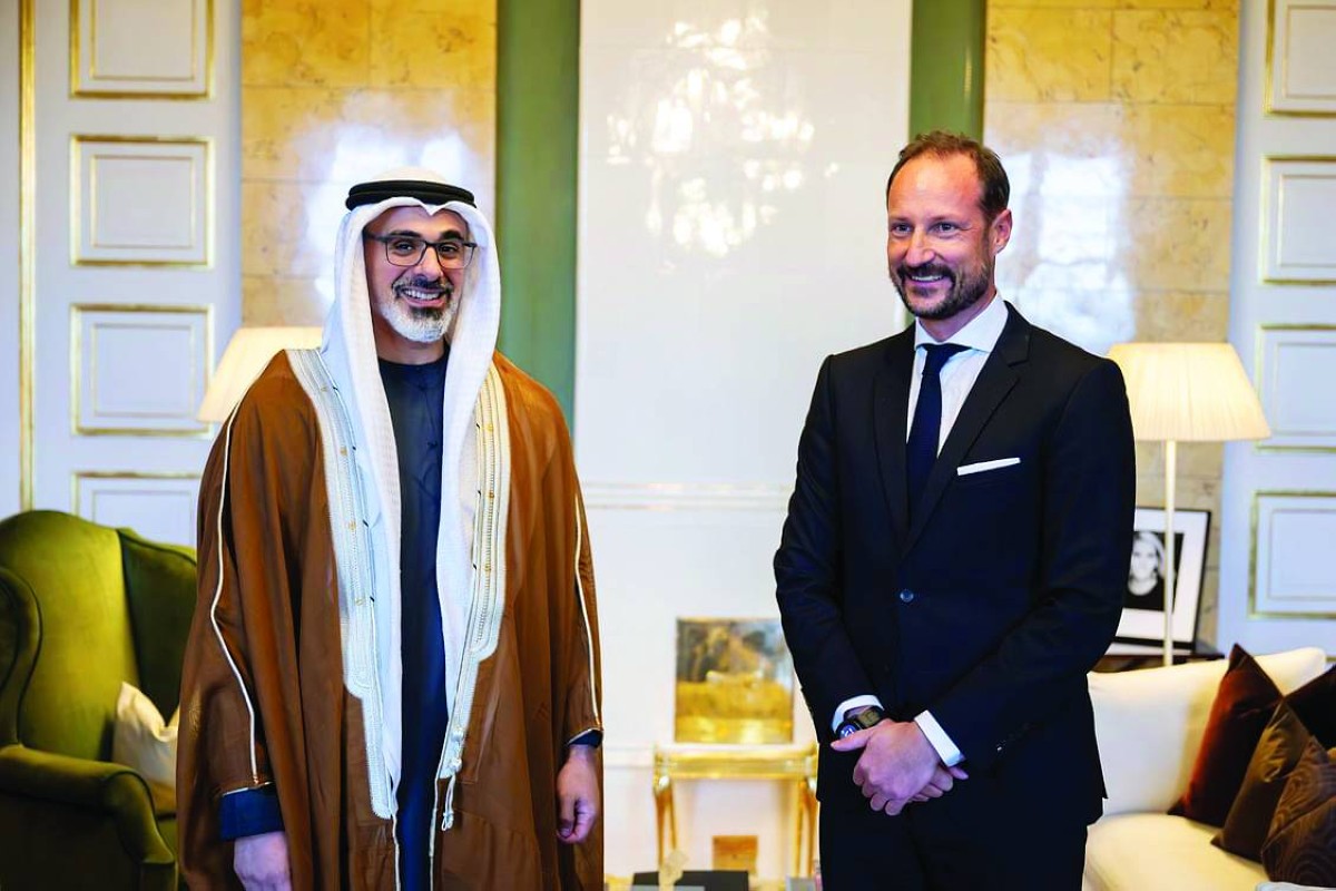خالد بن محمد وهاكون ماغنوس خلال اللقاء