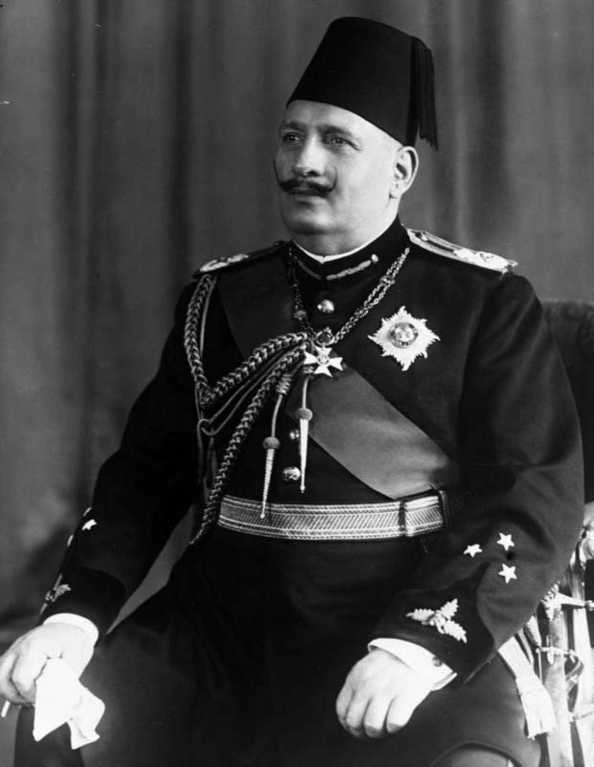 1917الأمير فؤاد يصبح سلطاناً على مصر بعد وفاة أخيه السلطان حسين كامل.
