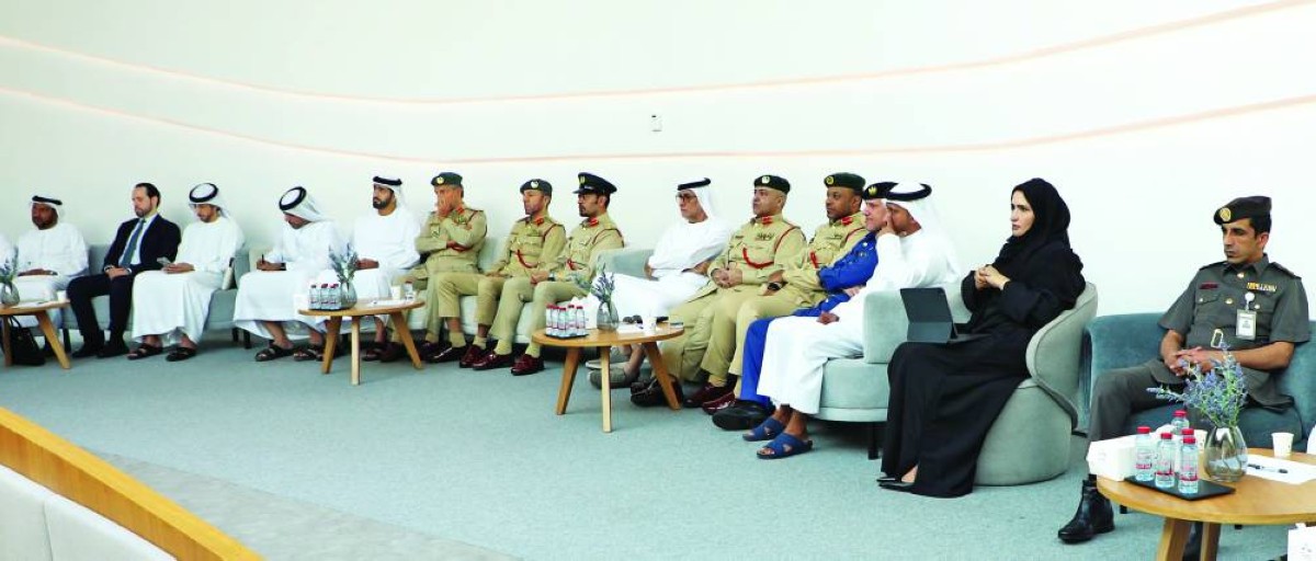 المشاركون في الجلسة الحوارية
