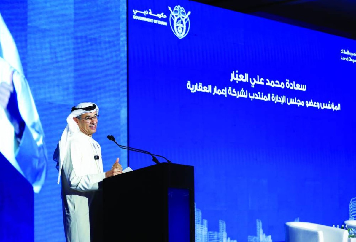 محمد العبار متحدثاً خلال اللقاء