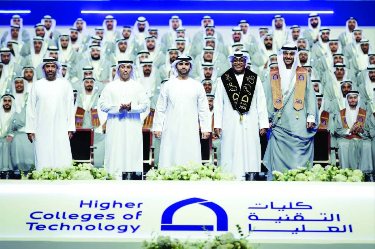 منصور بن محمد يشهد حفل تخريج طلبة كليات التقنية العليا