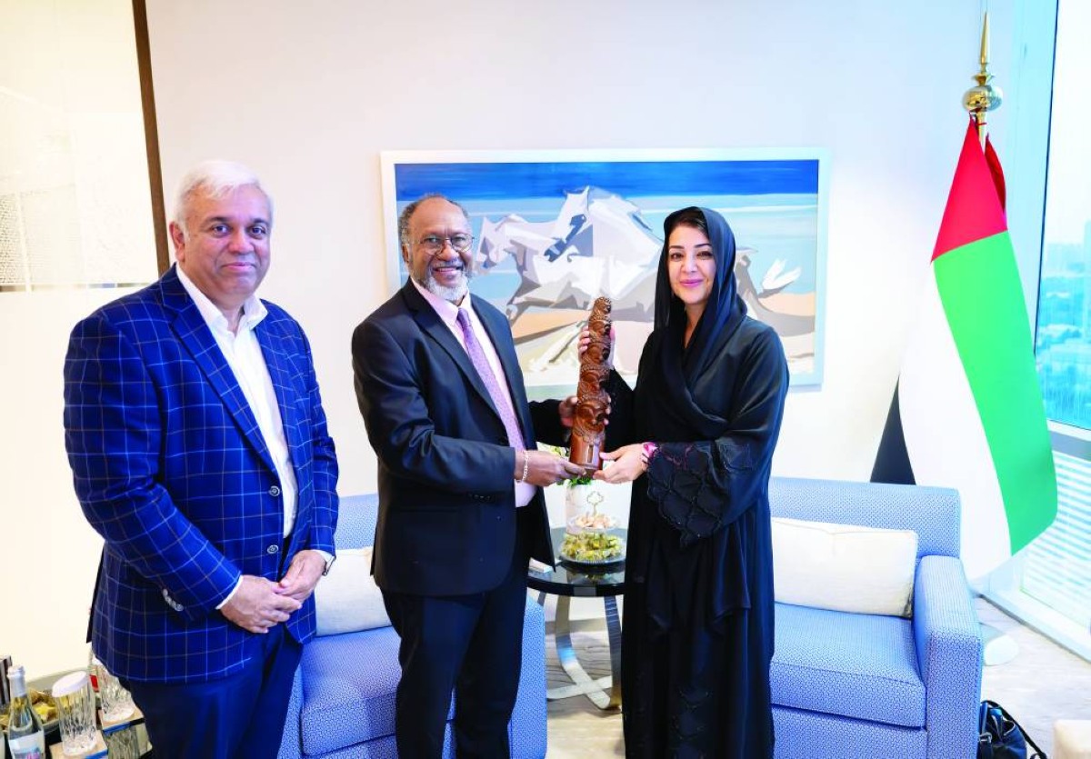 ريم الهاشمي خلال استقبالها رئيس وزراء فانواتو