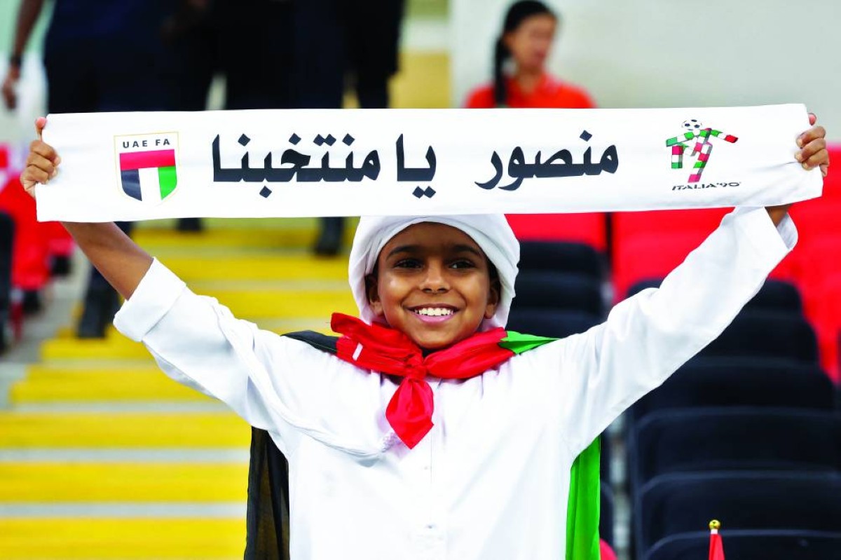 الجمهور يترقب المواجهة المونديالية في العين