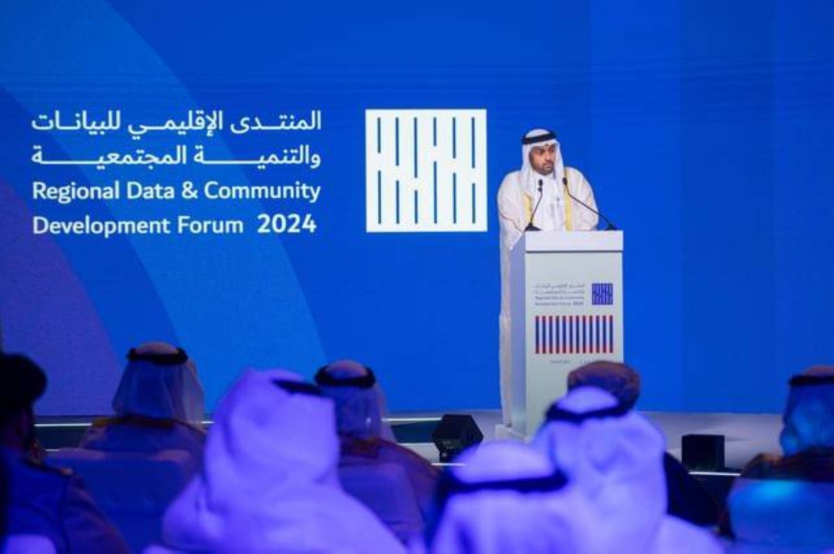 محمد بن حميد متحدثاً خلال المنتدى