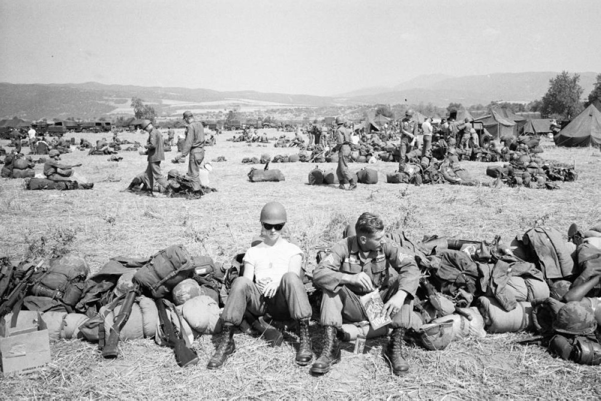 1970 الولايات المتحدة توقع اتفاقية مع اليونان تسمح لها بإقامة قواعد عسكرية على أراضيها.