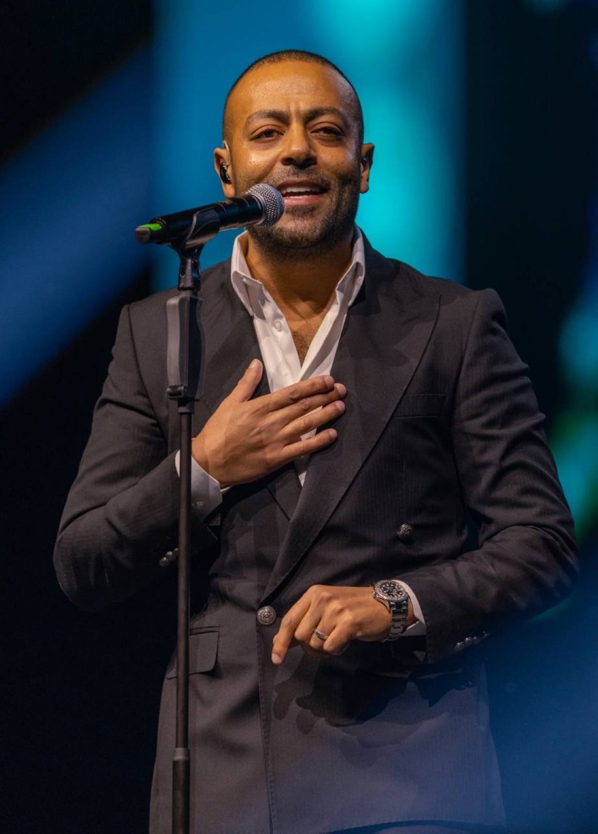 تامر عاشور: دبي مدينة الذوق والجمال | تصوير: يماني العفاري