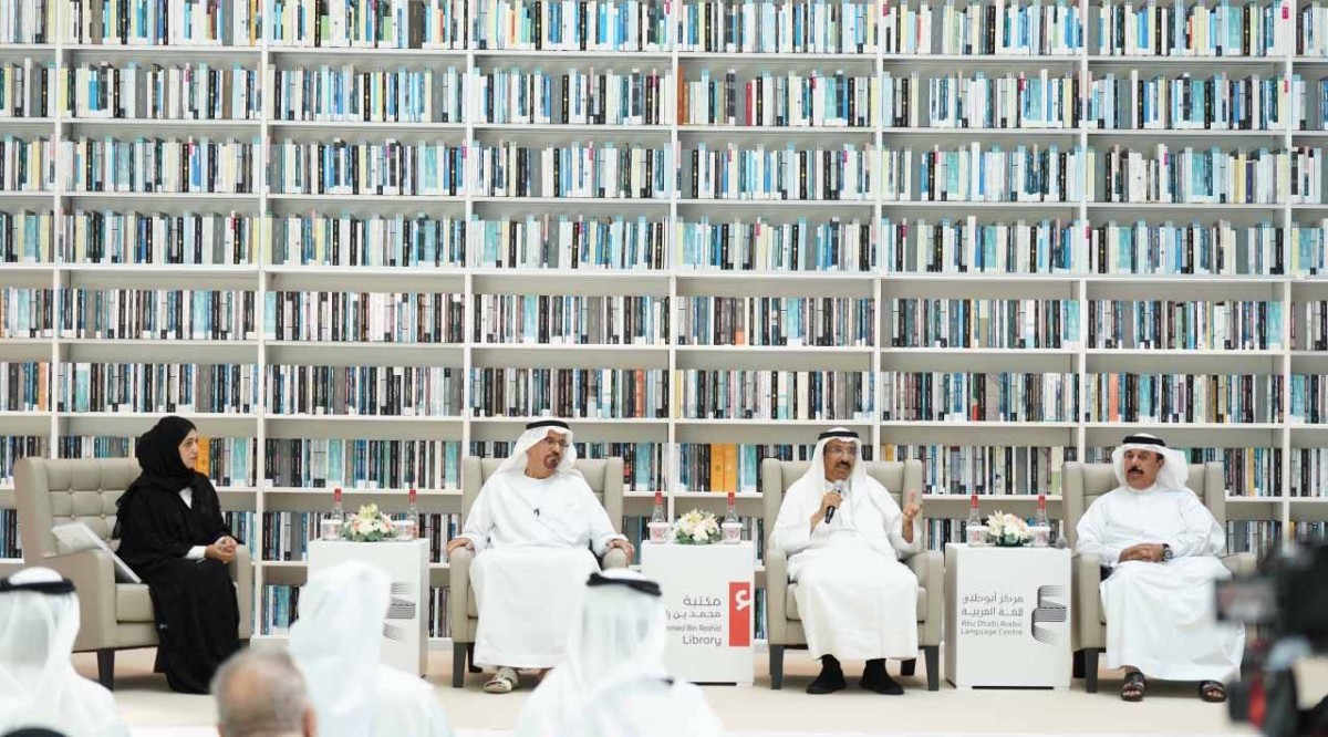 علي بن تميم متحدثاً أثناء الفعالية