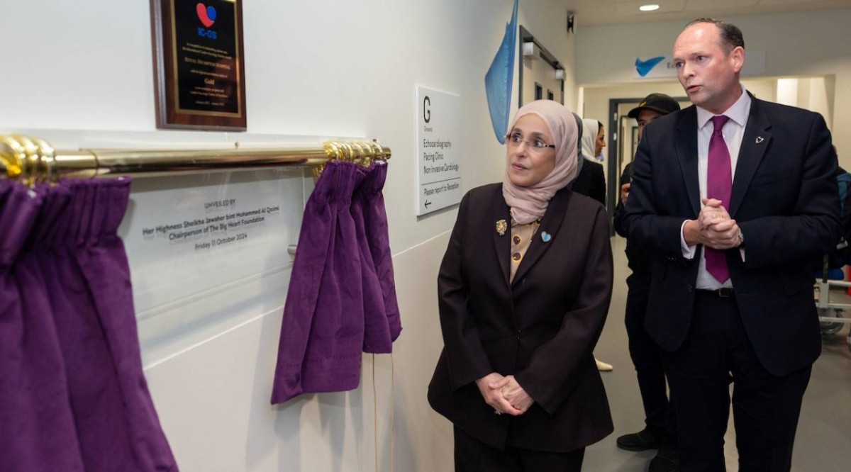 جواهر القاسمي عقب إزاحة الستار عن حجر تأسيس البرنامج