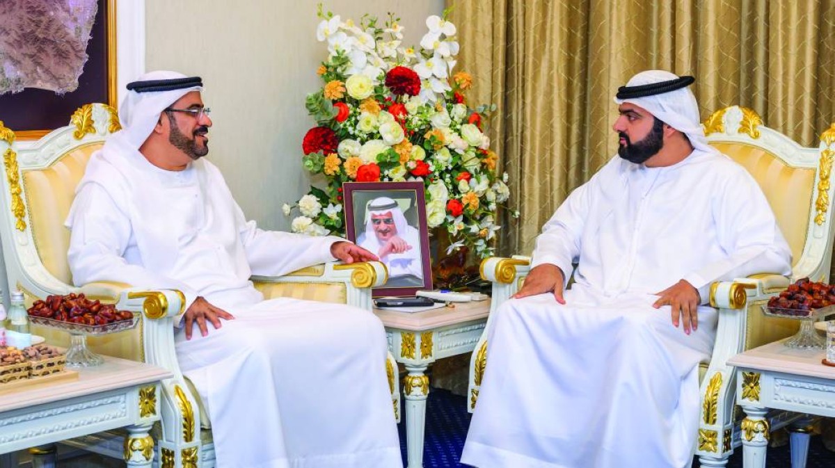 محمد الشرقي خلال لقائه حسن اليماحي