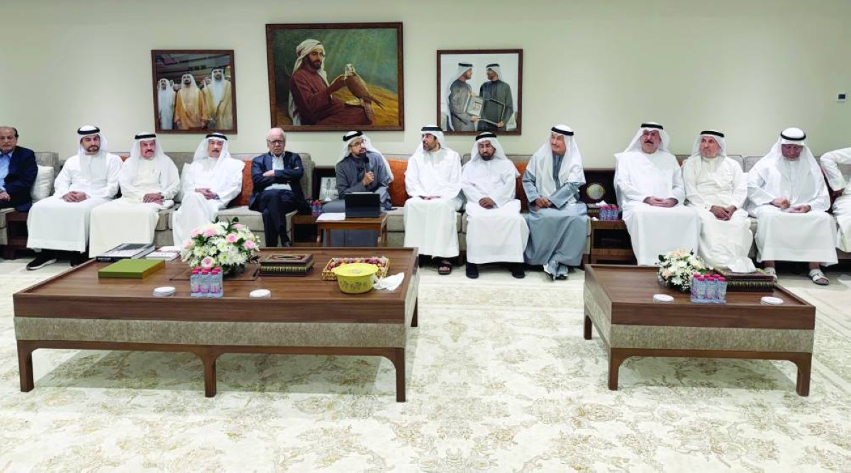 سلطان سعود القاسمي وحنيف حسن وسعيد الرقباني وحضور الجلسة