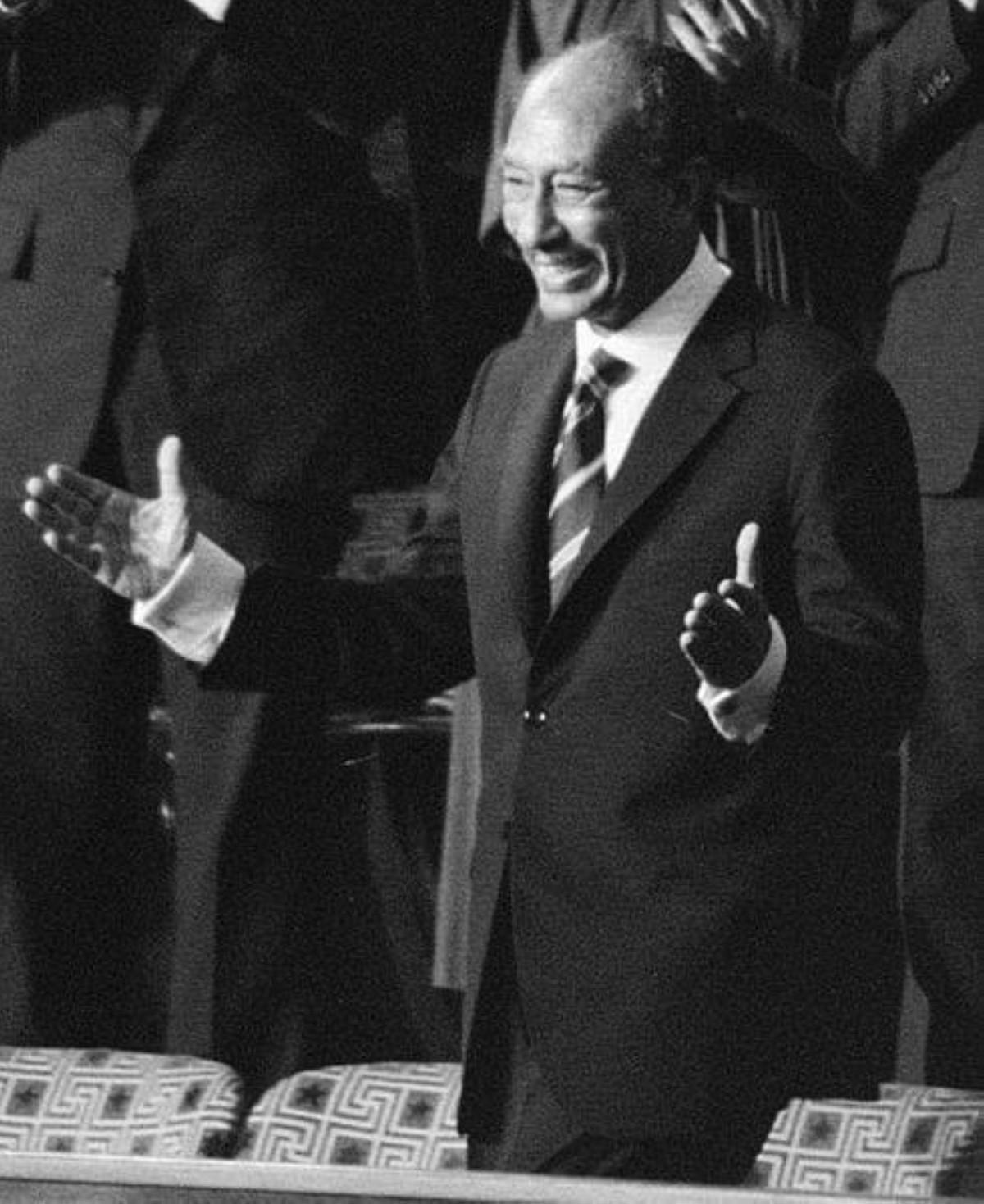 1970 - محمد أنور السادات يتولى رئاسة مصر رسمياً خلفاً لجمال عبد الناصر