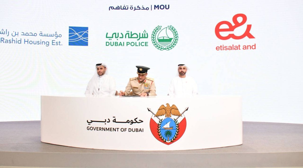 عبدالله المري خلال توقيع الاتفاقية