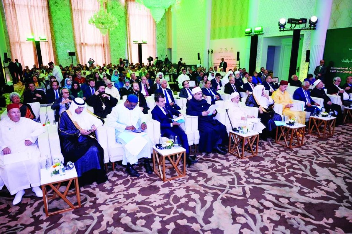 عبدالله بن بيّه خلال مؤتمر «الإيمان في عالم متغير»