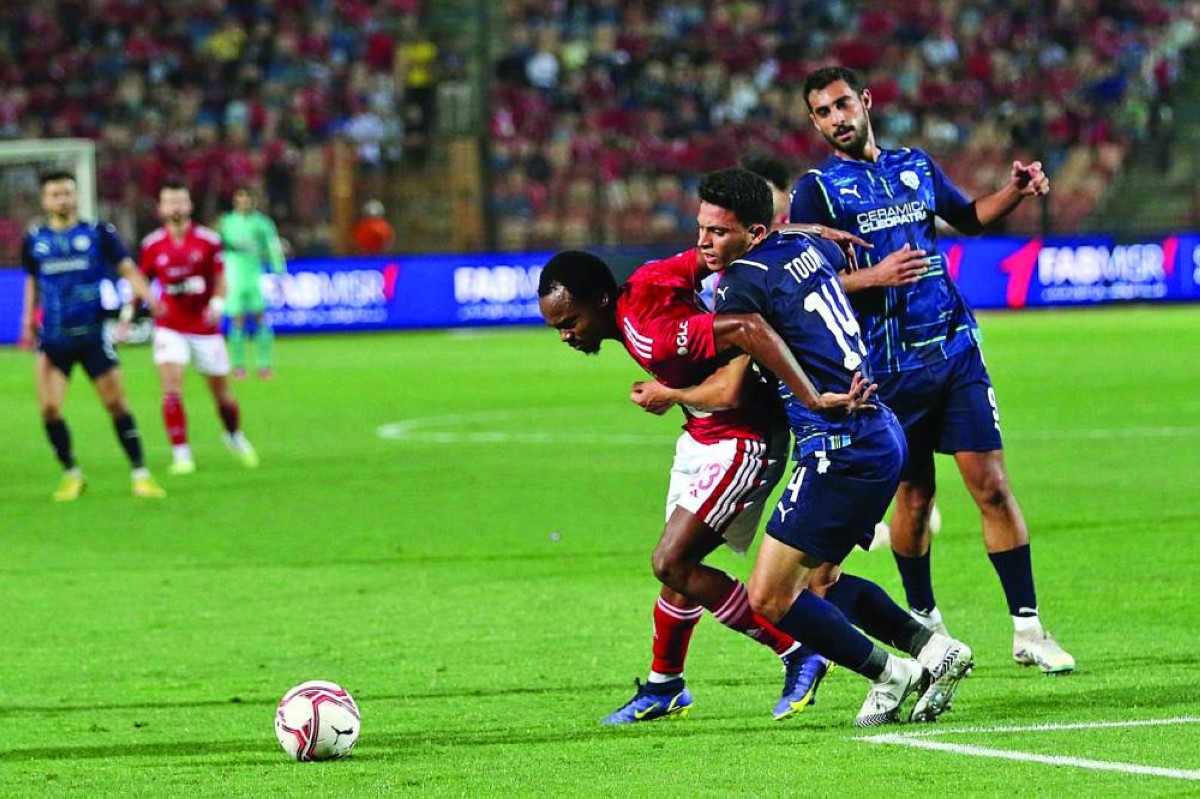 الأهلي وسيراميكا لقاء يصعب التكهن بنتيجته 
