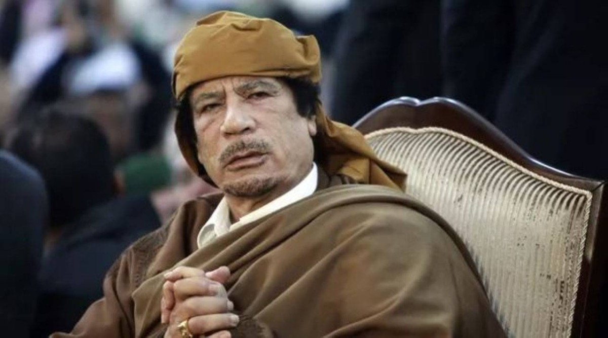 2011 المجلس الوطني الانتقالي في ليبيا يعلن مقتل معمر القذافي.
