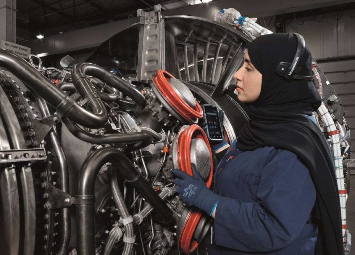 65 % من القوى العاملة في «ستراتا» كوادر إماراتية