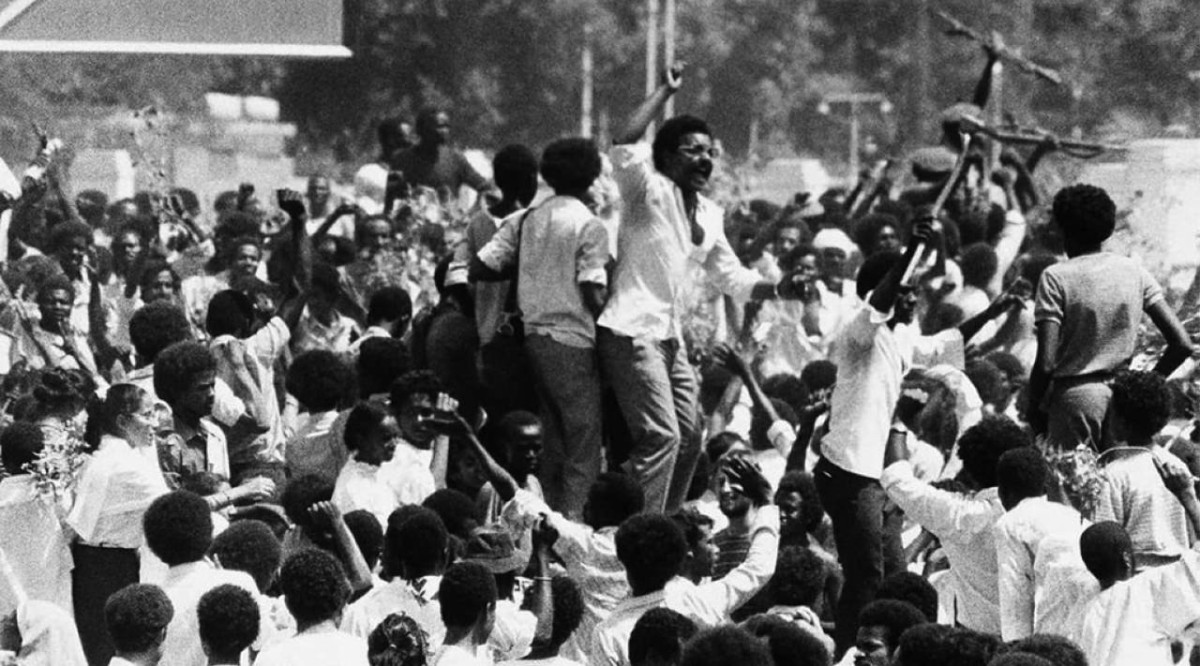 1964 ثورة شعبية عارمة في السودان تغير إثرها نظام الحكم العسكري بقيادة إبراهيم عبود.