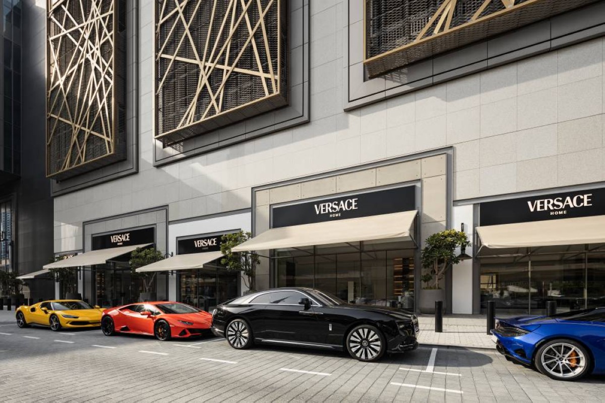 فيرساتشي في دبي